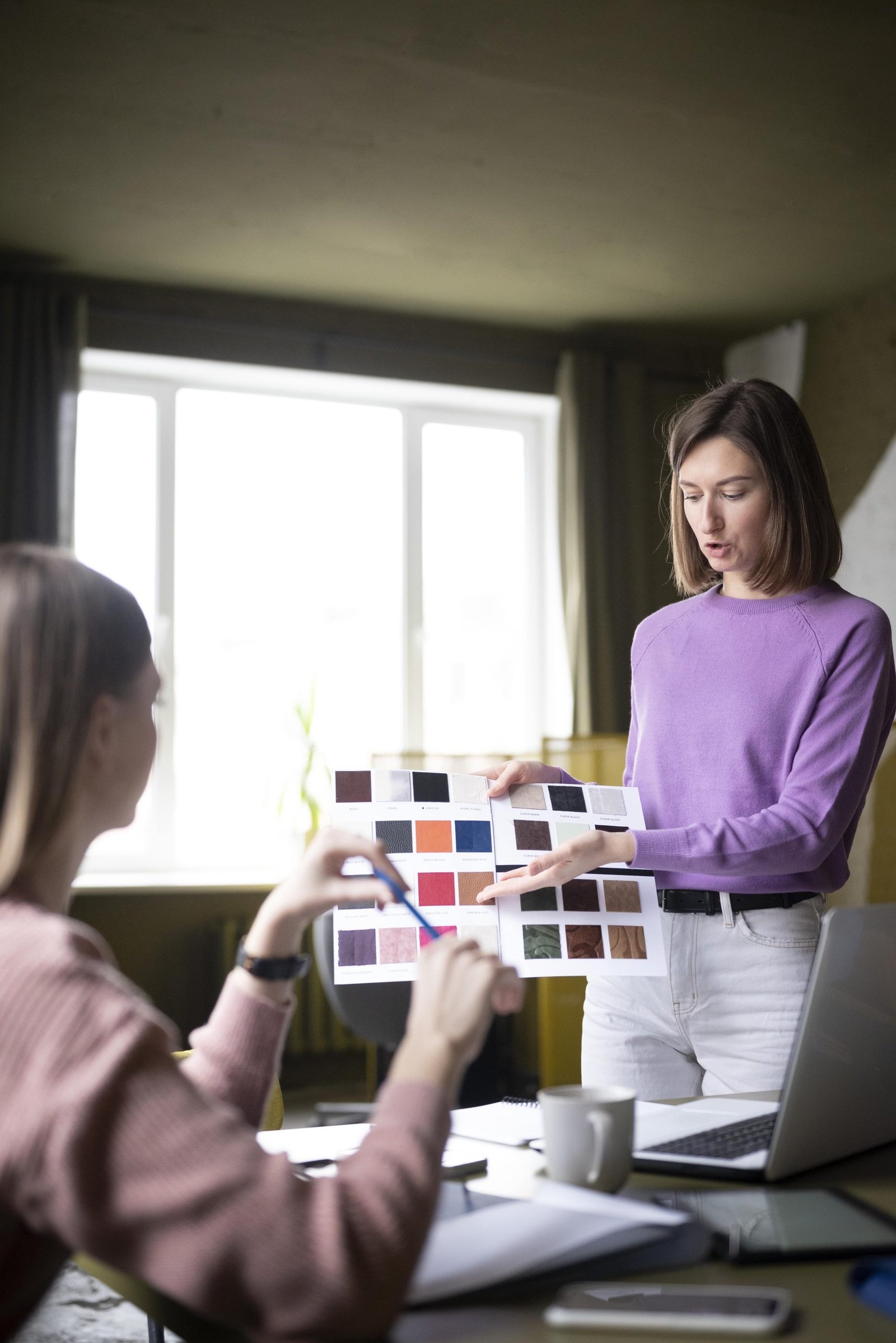 Villa Painting Service 31 colleagues working together with color palette min scaled