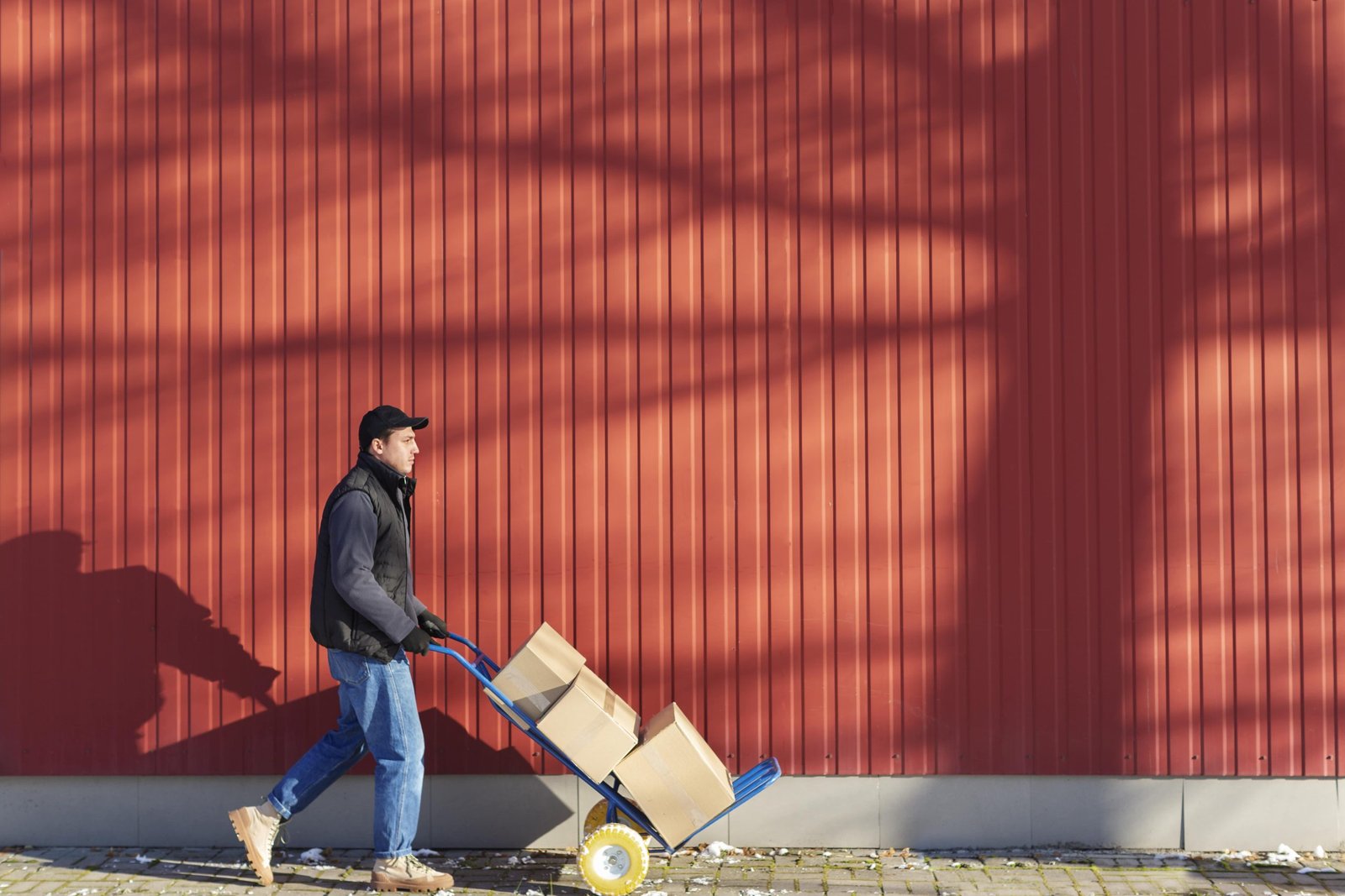 courier-doing-jobs-logistics-min